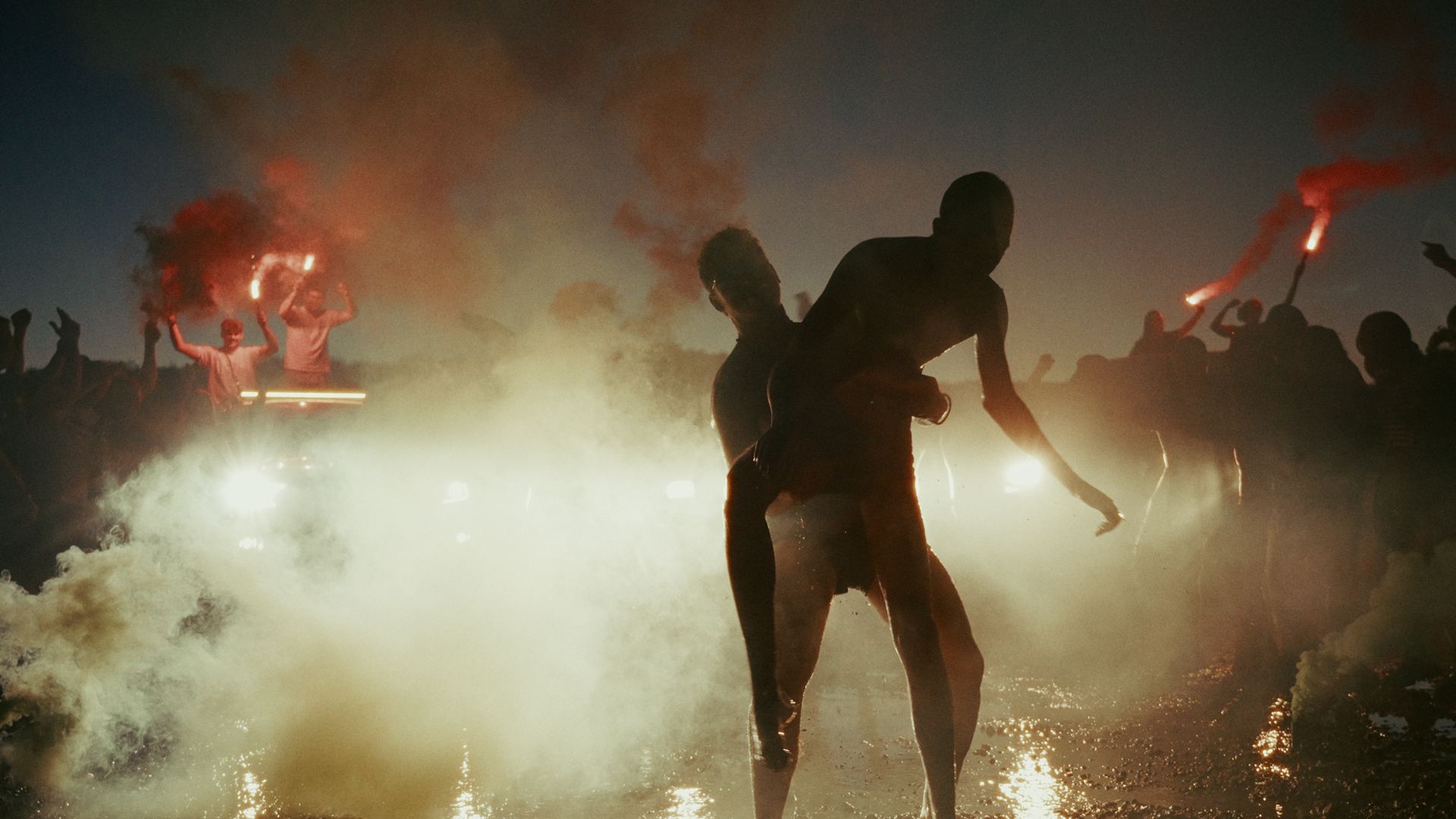 Still aus dem Musikvideo „Intro“